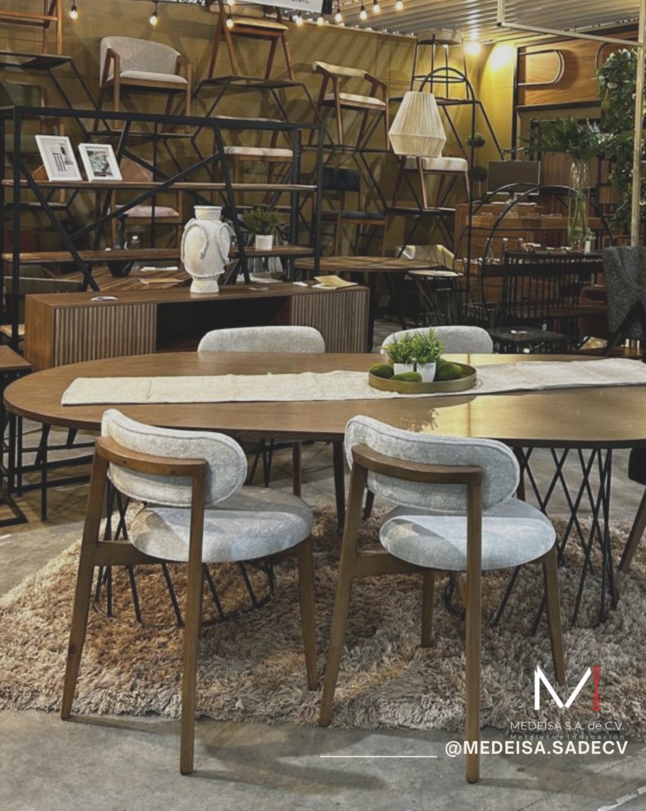 Sillas y muebles de comedor metálicos industriales fabricados por MEDEISA